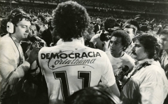 Sócrates_-_Democracia_Corintiana.jpg